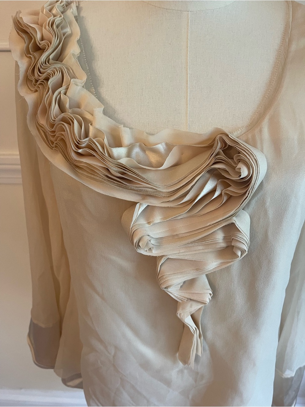 Diane Von Furstenberg 100% Silk Cream Ruffled Silk Blouse